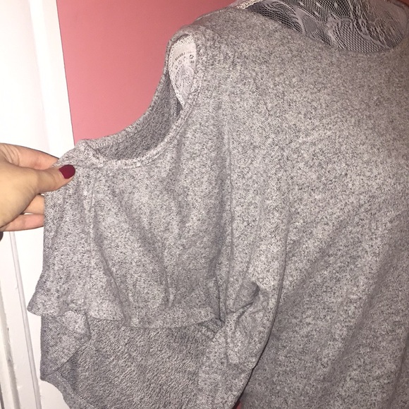 DESIGN LAB cold shoulder sweater - Picture 2 of 2